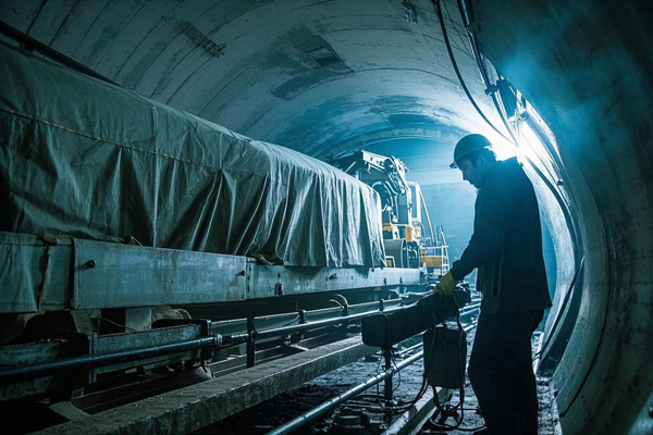 Tunnel construction dust and waterproof tarpaulin with high abrasion resistance