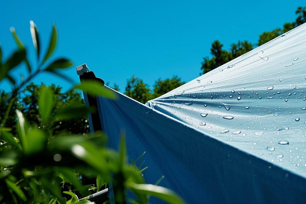 Portable sun shade tarp providing protection from sunlight during outdoor activities