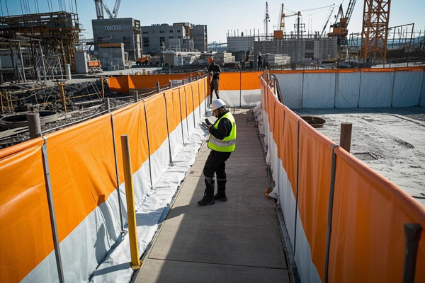 Temporary walkway moisture-proof fabrics for construction site access routes