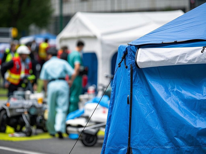 Temporary isolation tent fabric for medical and disaster relief use, showing waterproof and breathable properties
