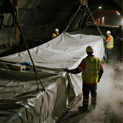 Waterproofing installation in tunnel construction
