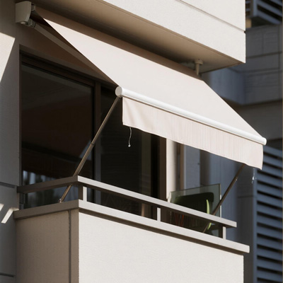 Retractable balcony cover system detail