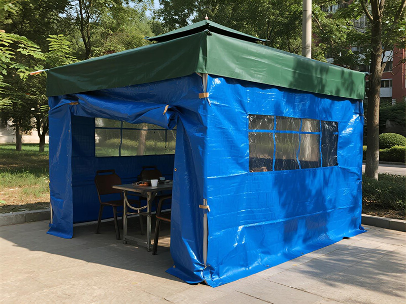 Grill covered with rain protection