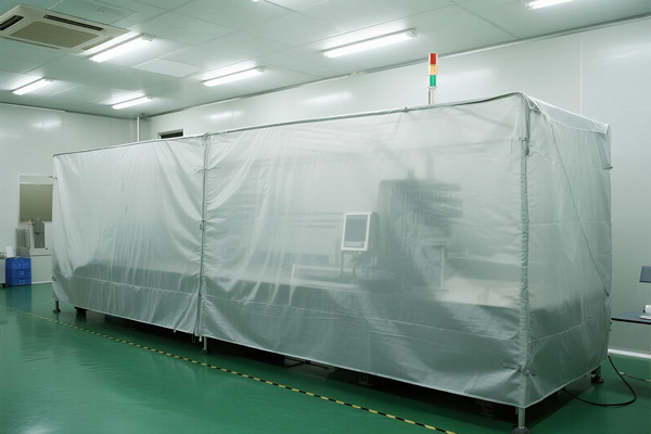 Electronic manufacturing equipment with dust cover