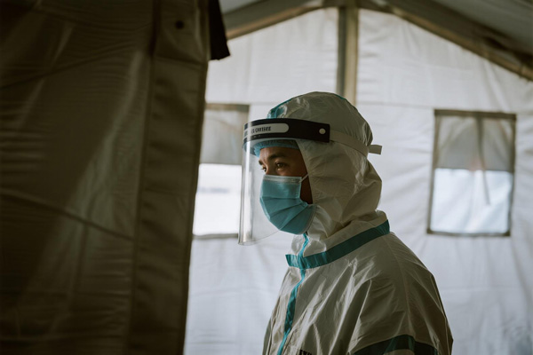 Medical isolation tents in pandemic response scenario